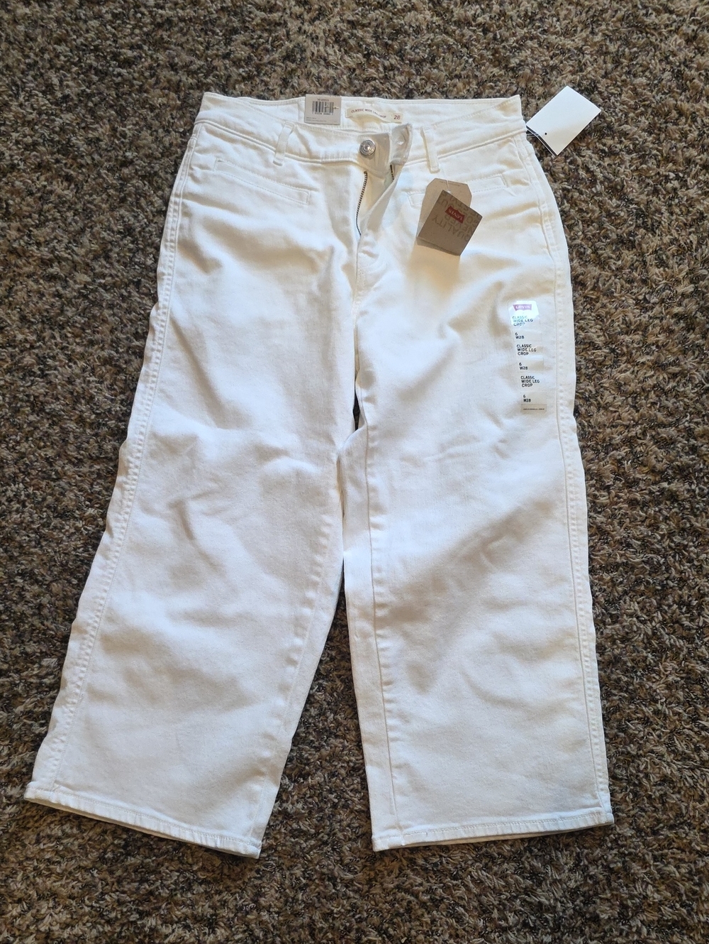 Levi Classic Wide Leg Crop Size 6 W28